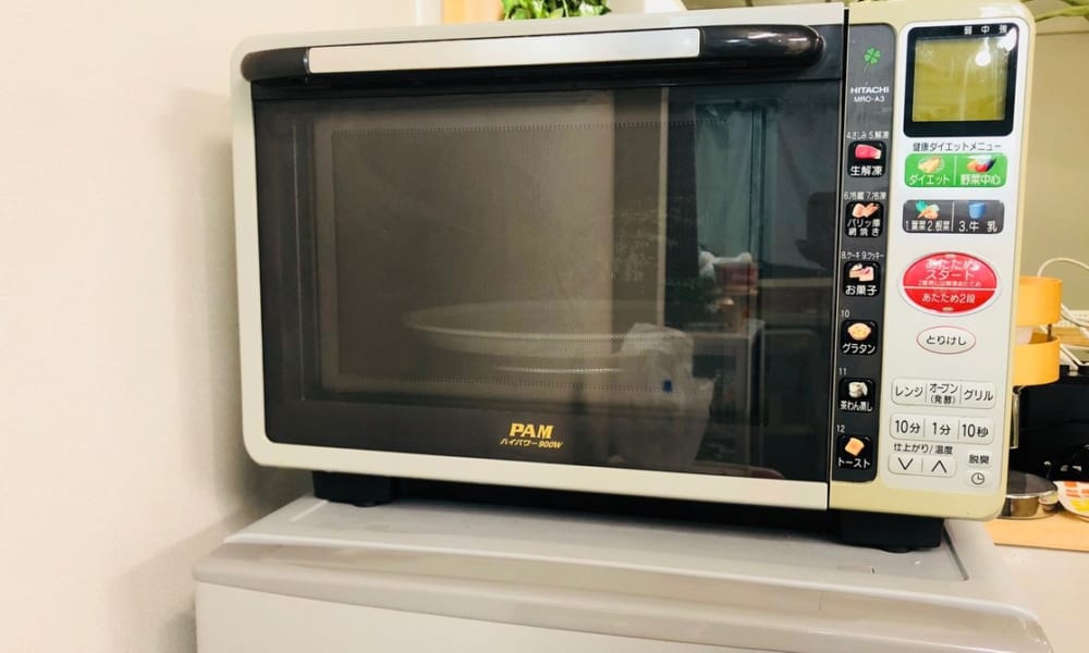 オーブンレンジも有ります。調理にお使いくださいませ。