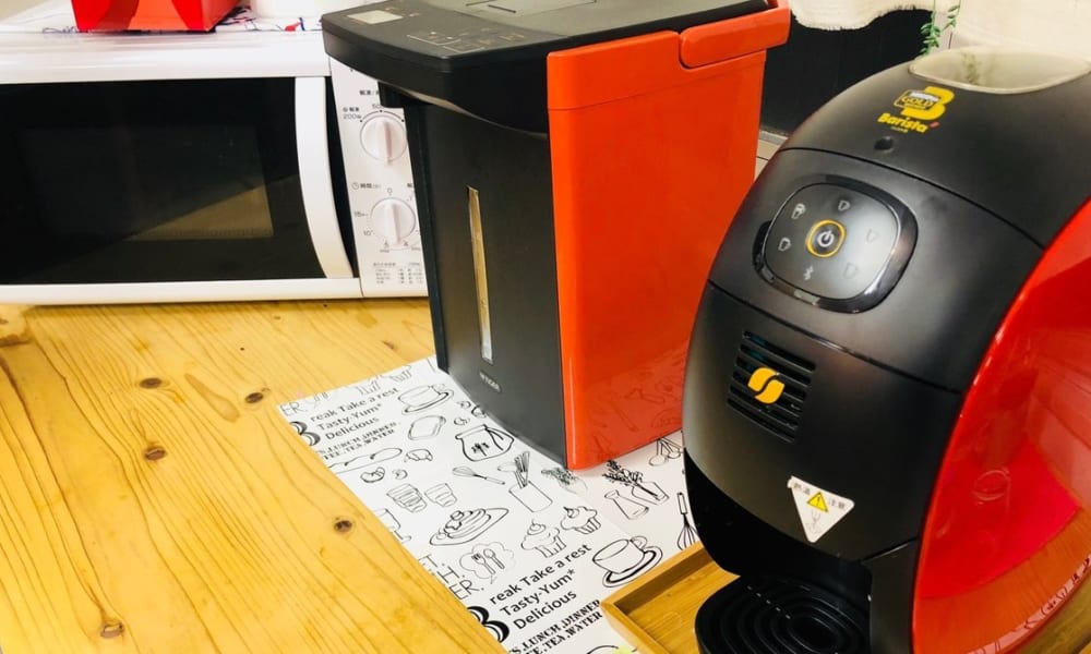 ネスカフェバリスタ完備。コーヒー無料です。電動ポットや電子レンジもお使いいただけます。